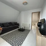 Design With Garage Daire
