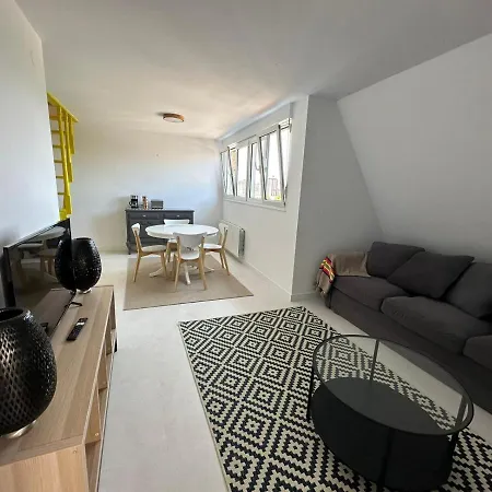 Design With Garage Apartament