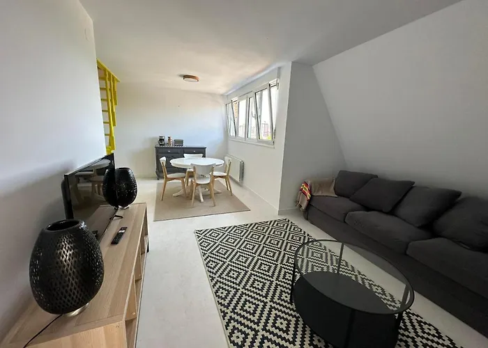 Design With Garage 公寓