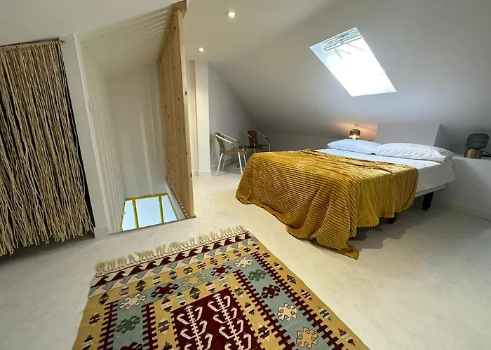 Design With Garage Daire